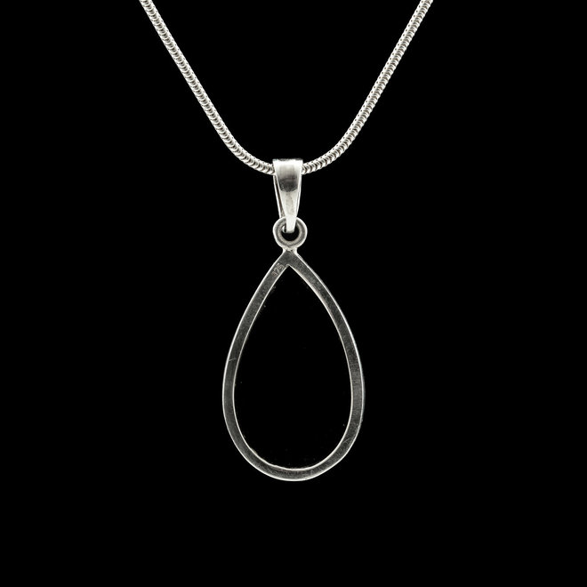 Onyx hanger 'Cybele', gezet in 925 zilver uit eigen atelier