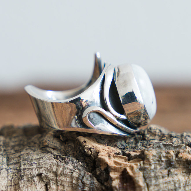 Maansteen ring 'Leva' gezet in 925 zilver uit eigen atelier