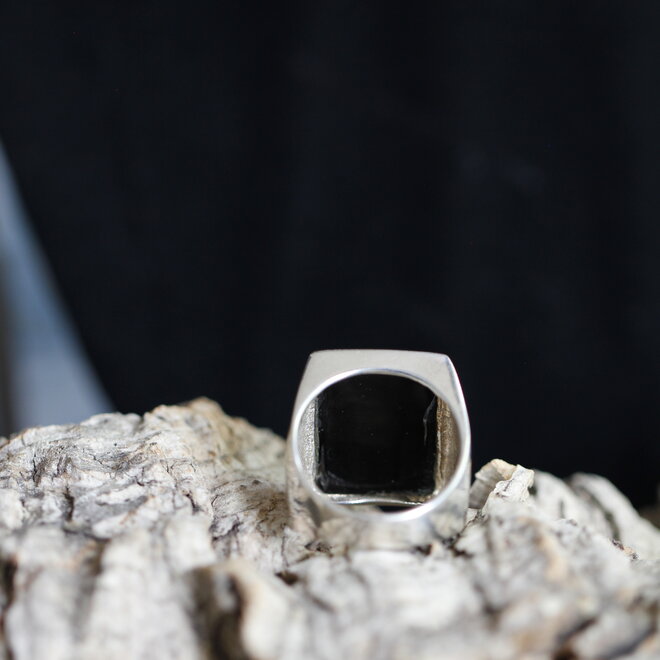 Onyx ring "Onychium"