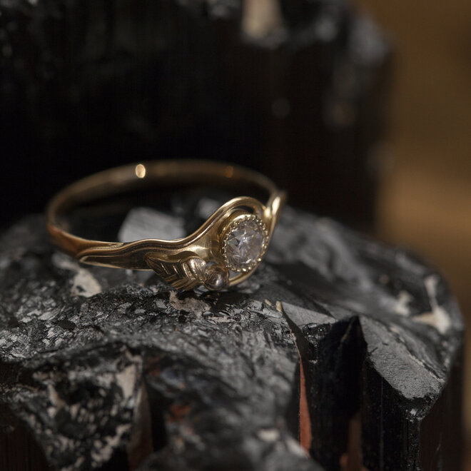 14 kt gouden ring "Eclips" met diamant