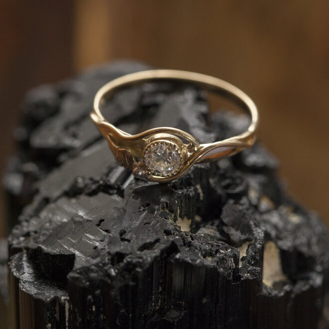 14 kt gouden ring "Eclips" met diamant