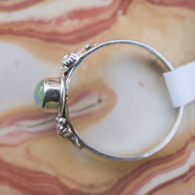 Welo opaal ring 54 *VERKOCHT*