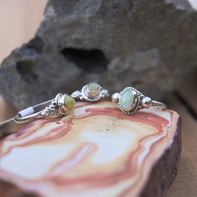 Welo opaal ring 54 *VERKOCHT*