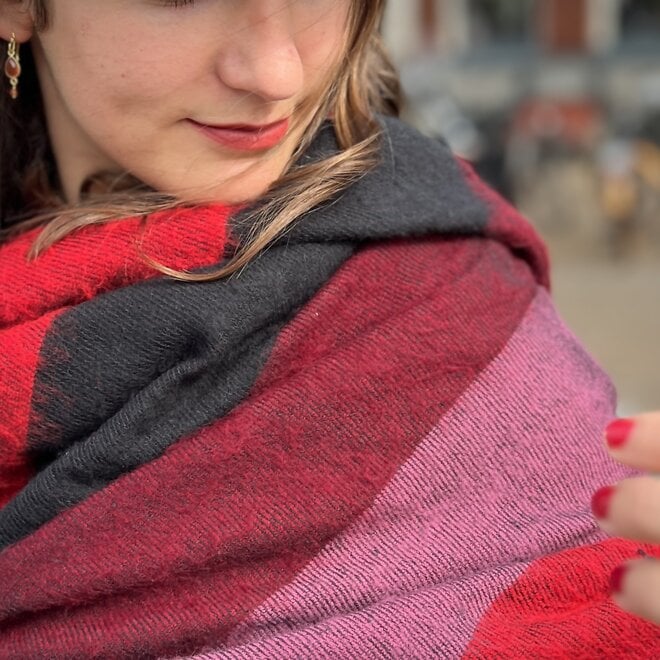 Omslagdoek Zwart/Rood/Paars gestreept