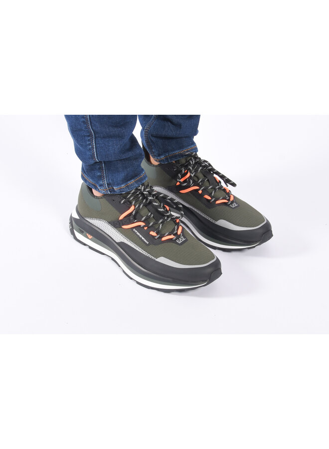 EA7 FW23 - Sneaker X8X145 - Duffelbag / Black / Orange