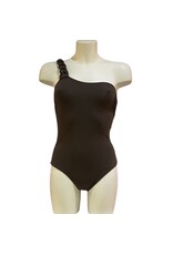 Calarena Calarena 'Sensualité Enchainée' Badpak Polémique