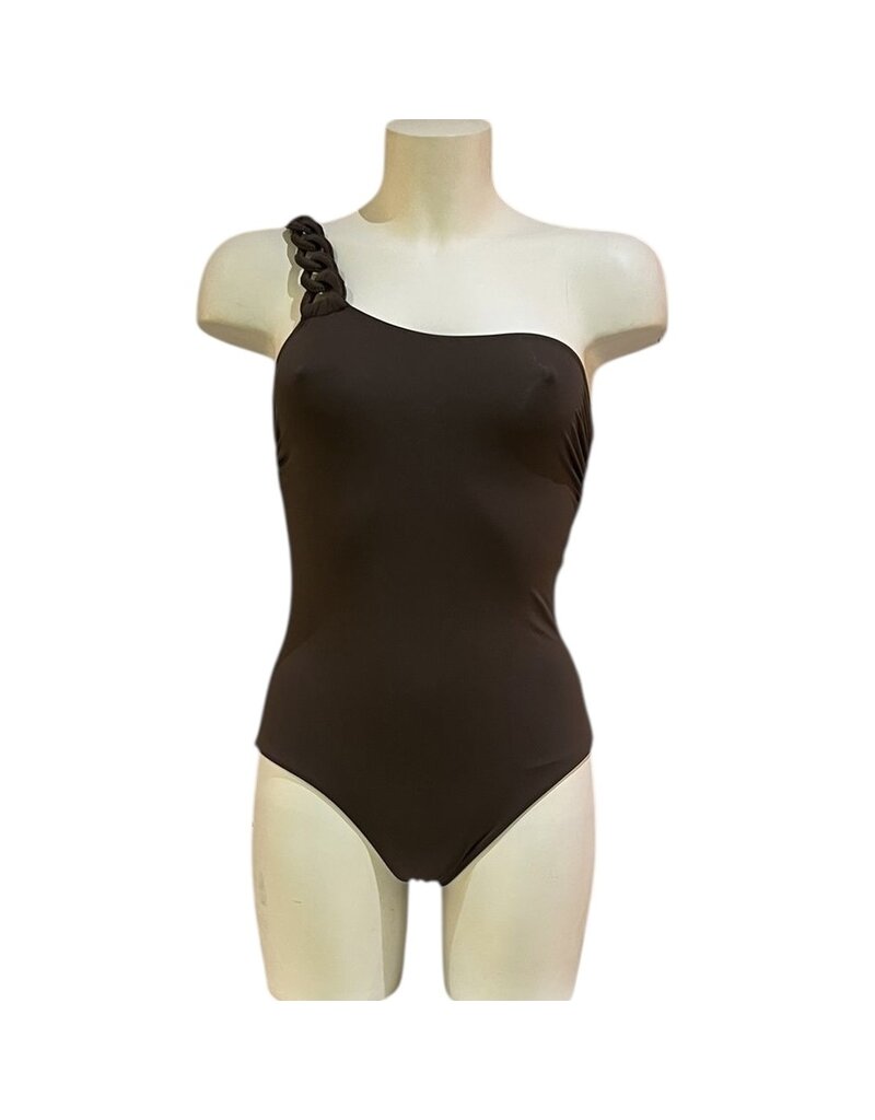 Calarena Calarena 'Sensualité Enchainée' Badpak Polémique