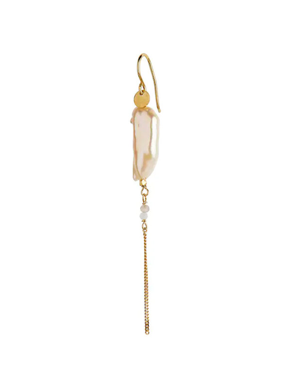 Stine A Long Baroque Pearl With Chain Earring Peach Sorbet Gold