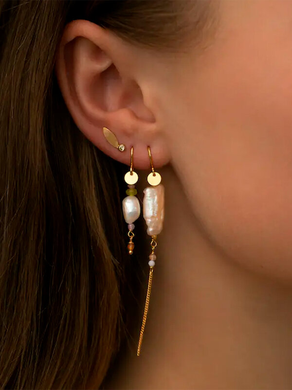 Stine A Long Baroque Pearl With Chain Earring Peach Sorbet Gold