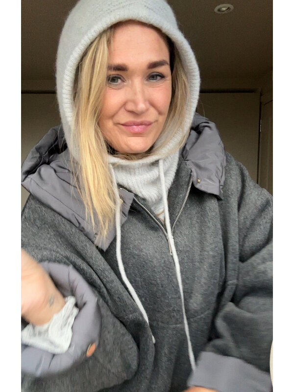 By Sara Collection Capuchon Gebreid Licht Grijs