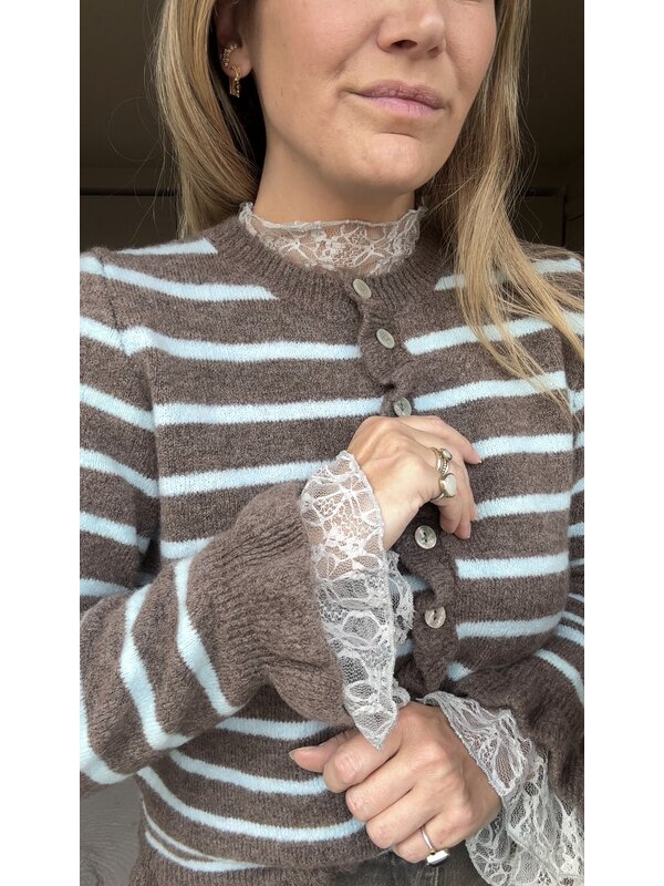 By Sara Collection Olivia Top Kant Grijs