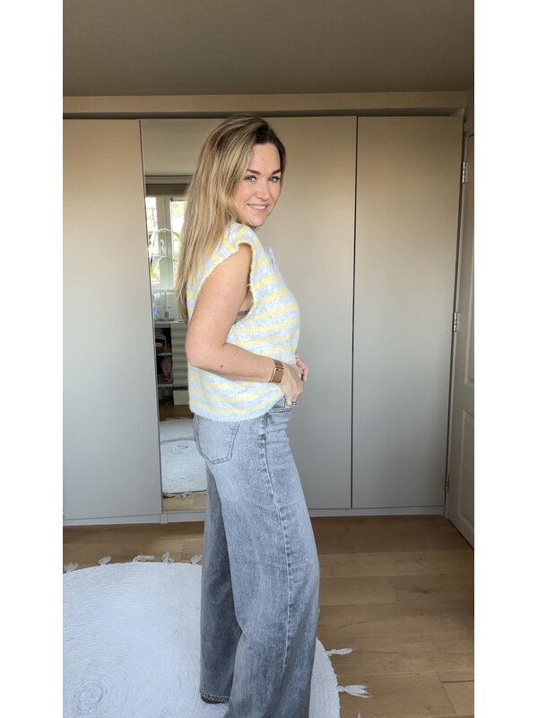 Ambre Knit Gillet Geel Grijs Gestreept By Sara Collection Ambre Knit Gillet Geel Grijs Gestreept