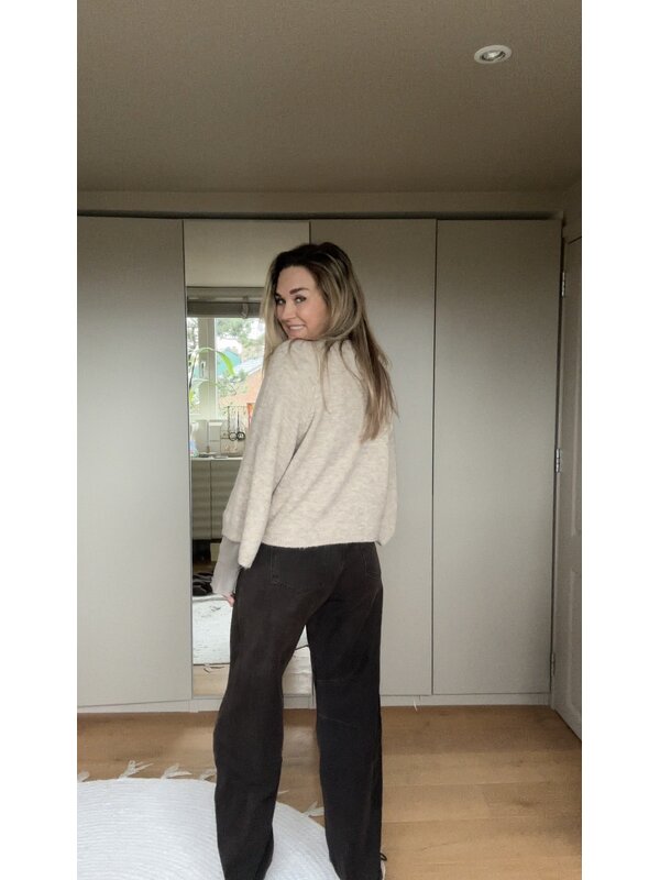 Faye Barrel Jeans Bruin By Sara Collection Faye Barrel Jeans Bruin