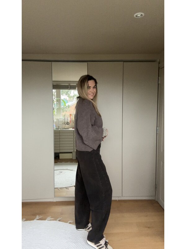 Faye Barrel Jeans Bruin By Sara Collection Faye Barrel Jeans Bruin