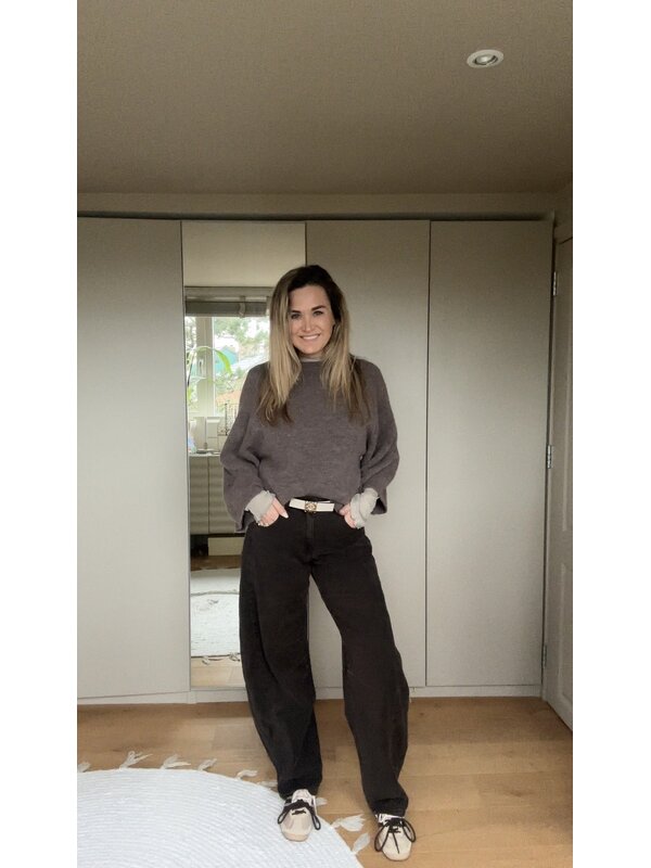 Faye Barrel Jeans Bruin By Sara Collection Faye Barrel Jeans Bruin