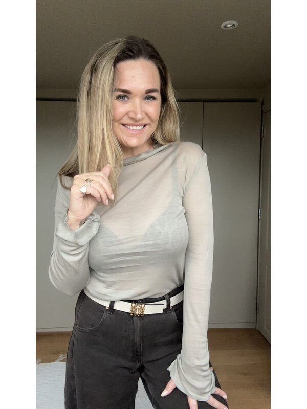 By Sara Collection Levie Longsleeve Taupe