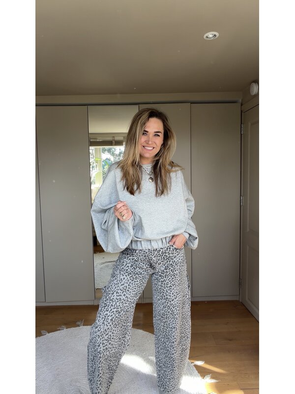 By Sara Collection Rowa Barrel Jeans Grijs Leopard