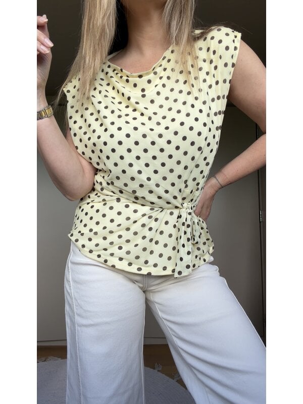 By Sara Collection Carin Top geel/Bruin Carin Top geel/Bruin