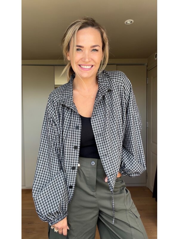 By Sara Collection Hannah Blouse Zwart