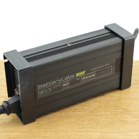 BatteryLabs MegaCharge LiFePO4 12V 10A - C13 stekker