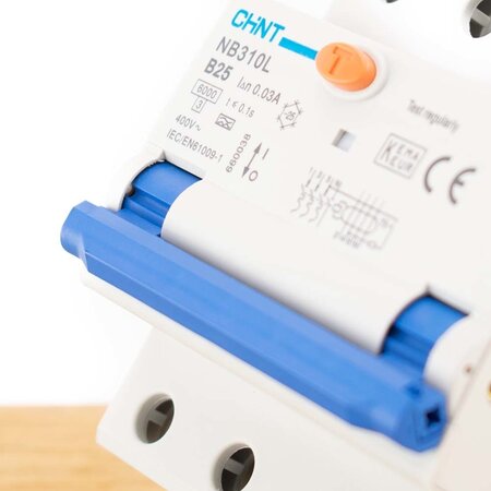 Chint Aardlekautomaat 25A 3P+N B-karakteristiek 30mA