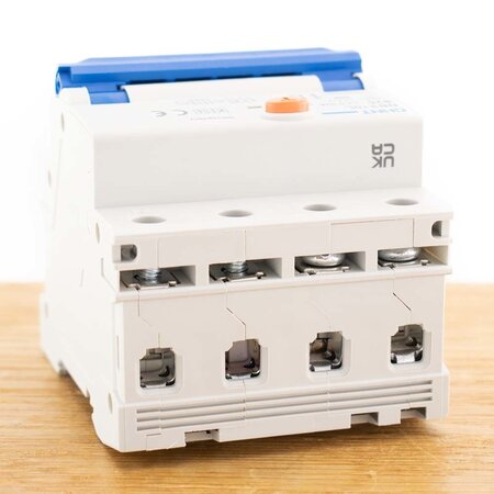 Chint Aardlekautomaat 20A 3P+N B-karakteristiek 30mA