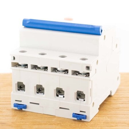 Chint Aardlekautomaat 20A 3P+N C-karakteristiek 30mA