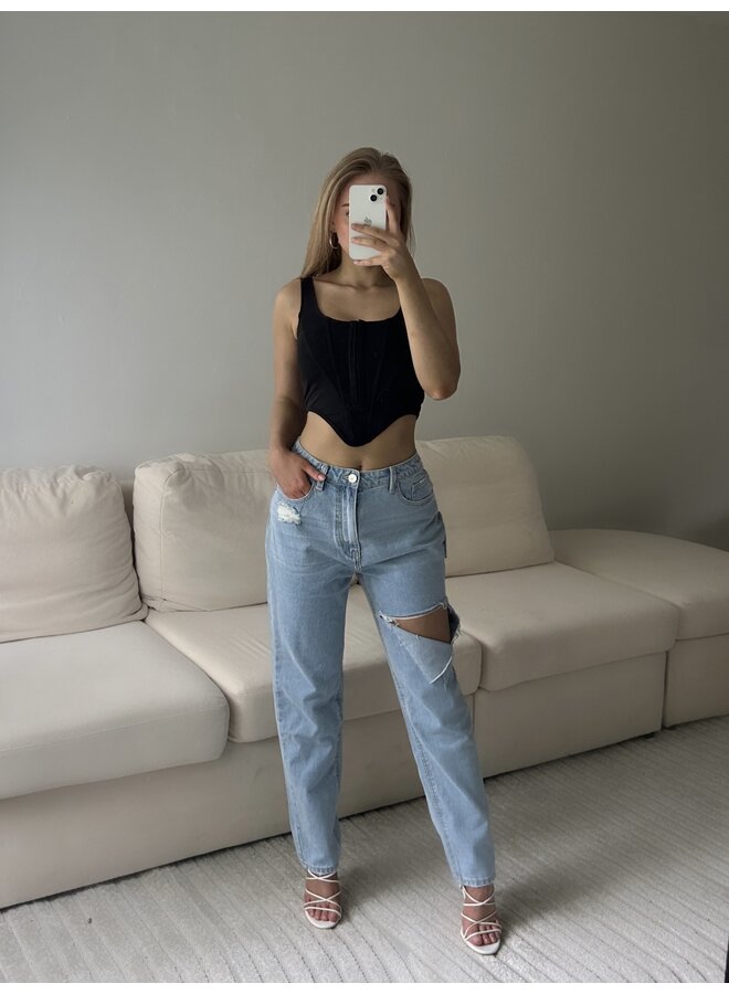 RIPPED KNEE JEANS