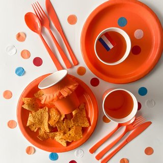 Tafeldecoratie voor de smullende oranje fans