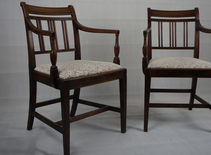 2 mahogany chairs from George III period - UK