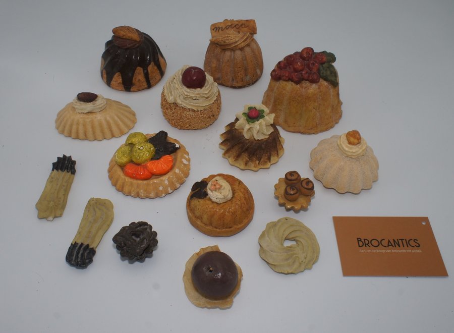 Dutch pastries made from earthenware, resin and polyester - Ca 1975