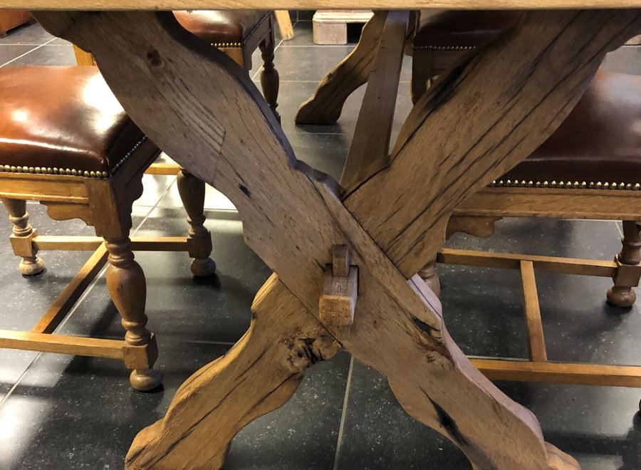 Table in its natural oak color