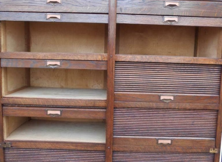 Oak roller shutter cupboard - Ca 1900