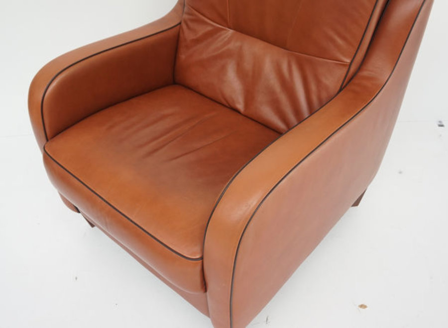 Engelse clubzetel - cognac-kleurig leder met zwart lederen bies