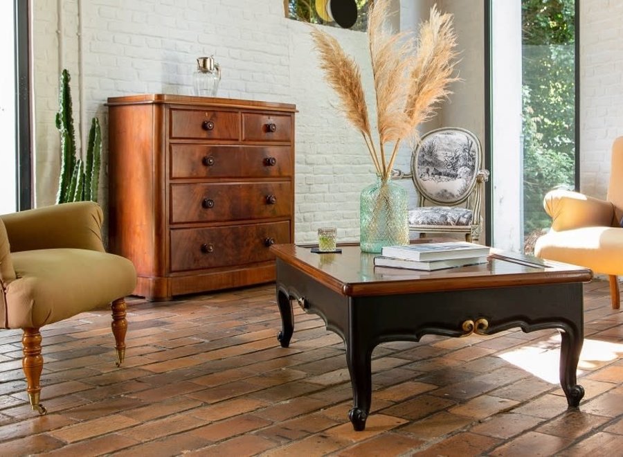 Bowed front Victorian chest of drawers in flamed mahogany - End of 19th Century