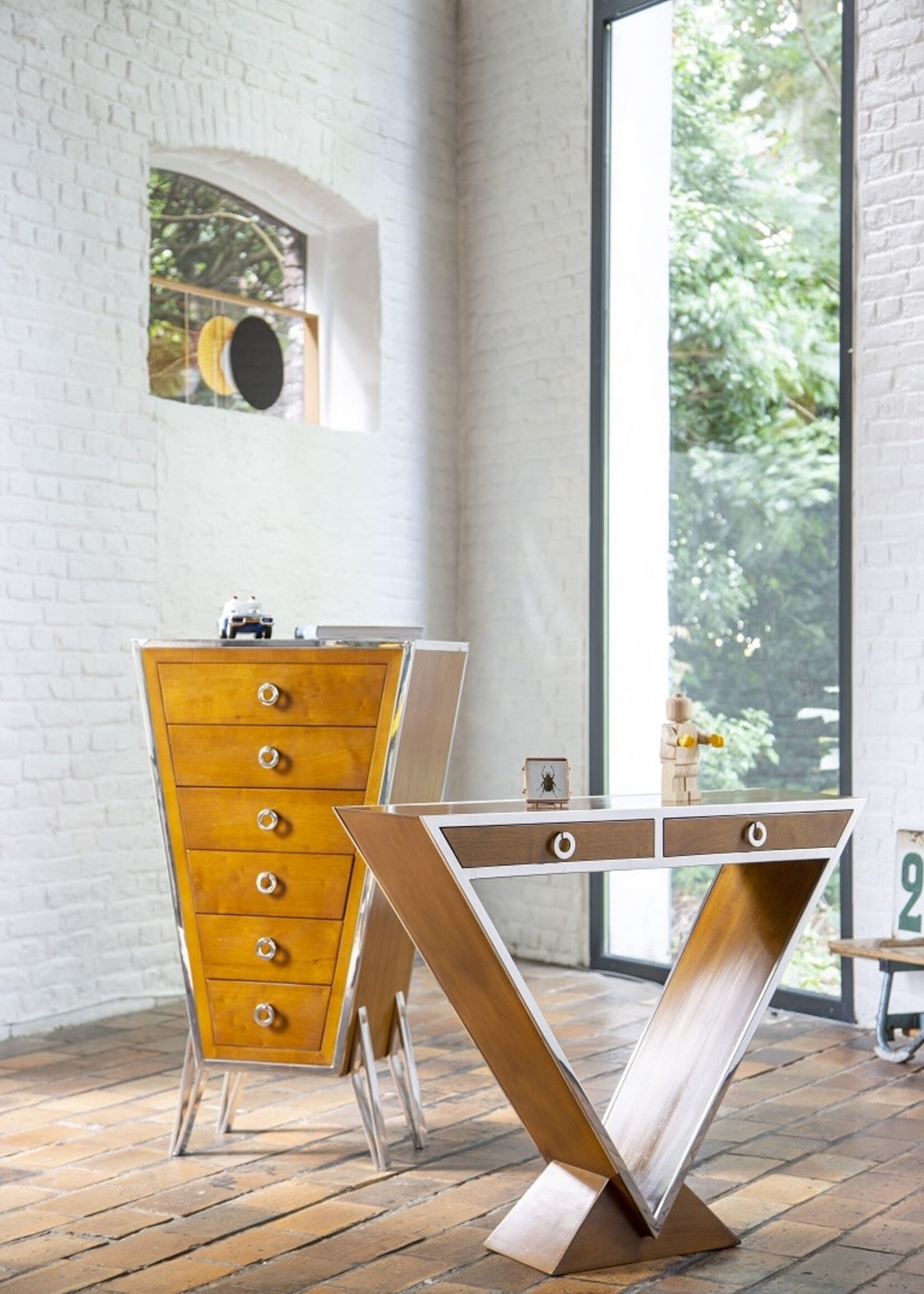 Elegant wall table with 2 drawers in wood and chrome
