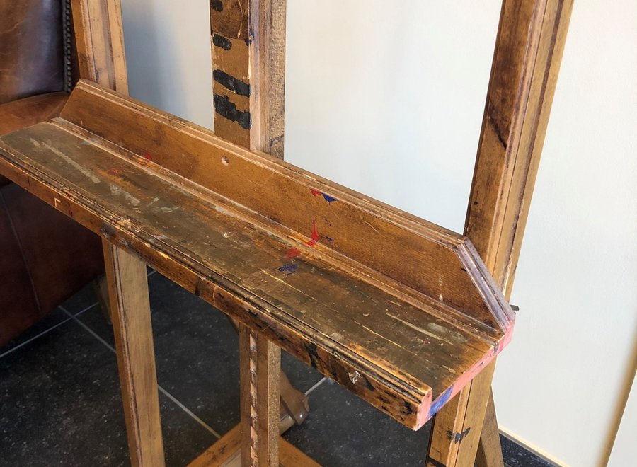 Authentic easel straight from the painting studio