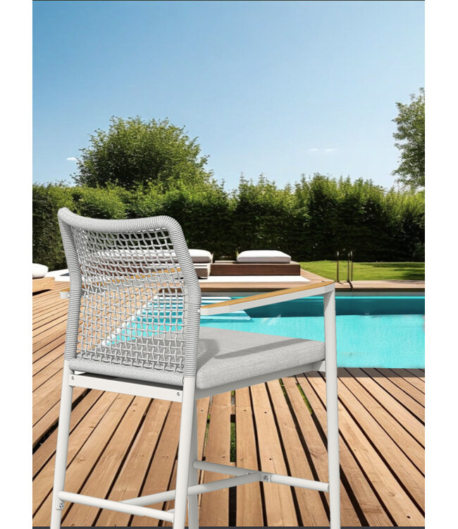 Guiño Plank - elite 5 delige barset bestaande uit Teakhouten bartafel en 4 elite barstoelen met gevlochten rugleuning en teakhouten inleg in de armleuning