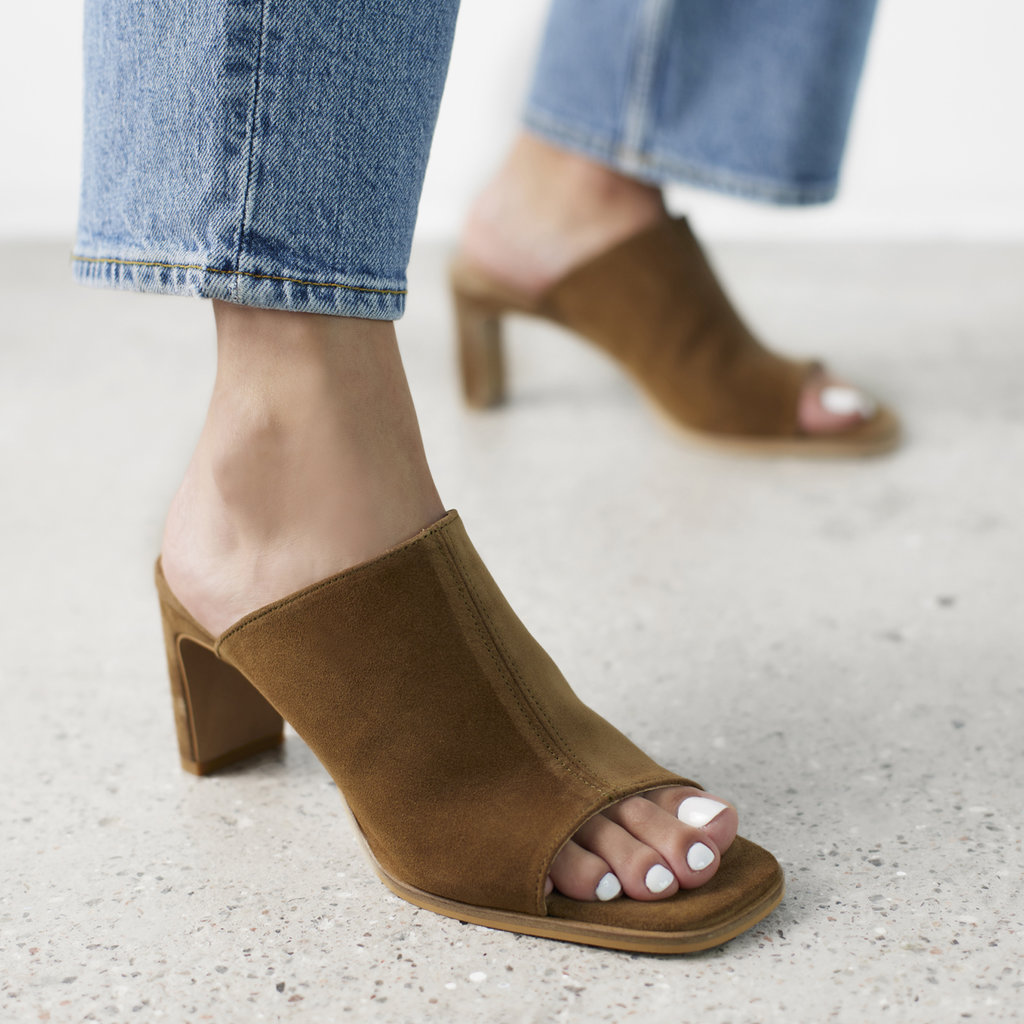 ANGULUS ANGULUS SANDAL WITH HEEL MUSTARD