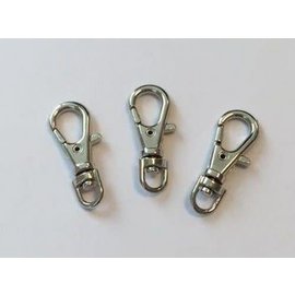 Karabiner met draaibaar oog 23mm platinum 3st.