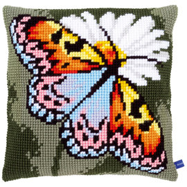 kruissteekkussen vlinder en margriet