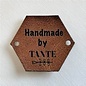 Kunstleren label - Handmade by tante - hexagon 4cm per stuk