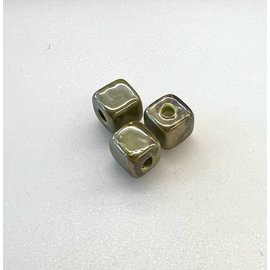 Vierkante parel geel - groen +/- 0,7x0,7mm