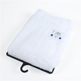 Badhanddoek  kleur 01 wit met Aïda borduurrand 70x140cm