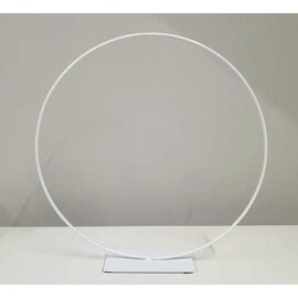 Metalen draadvorm ring op voet wit 40cm