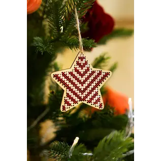 Klaar om te borduren: Kerstversiering in de vorm van sterren