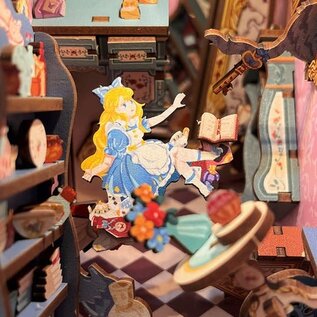 DIY Book Nook, Alice in Wonderland Bookend, 18x8x24,5cm