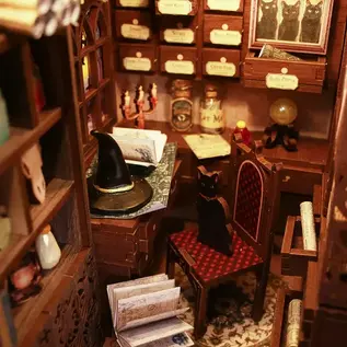 DIY Booknook, The Magic Pharmacist, 18x11x23cm