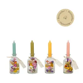 Flesje met  droogbloemen, afgewerkt met een kaars als stijlvolle afsluiting per stuk