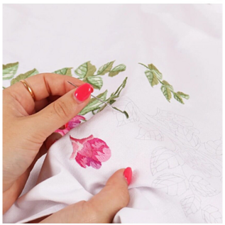 Borduurpakket voor tafelloper - Bloemen en bessen - 40 x 100 cm -